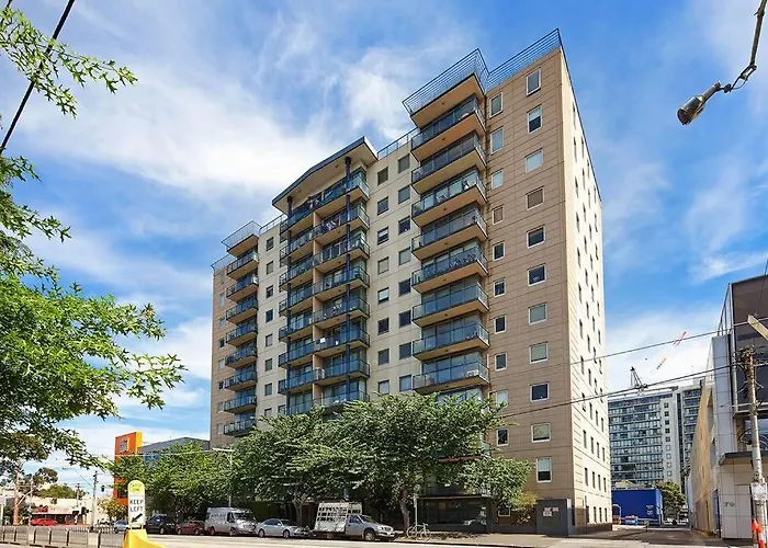 Spacious Apartment Minutes From The Cbd